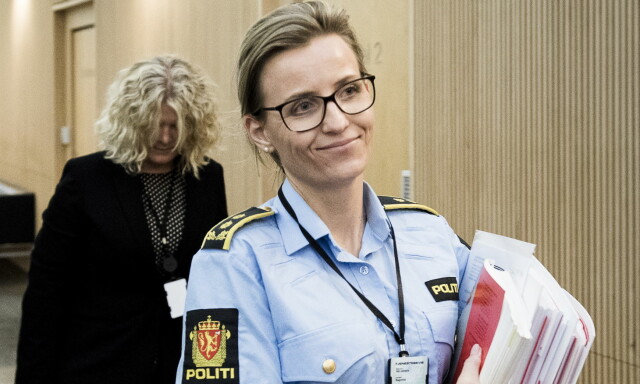 For seks år siden opphevet hun besøksforbudet mot kvinnen. Nå kjemper hun for at kvinnen skal bli dømt for to drap